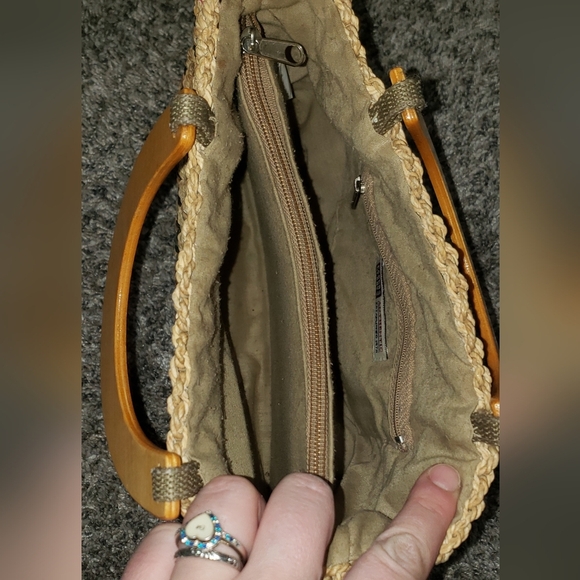 Faded Glory| Woven Texture and Wooden Handled Purse - Picture 2 of 8